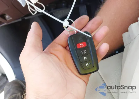 2021 Toyota Highlander Xle z USA, uszkodzony, nr VIN 5TDHZRBH1MS538161